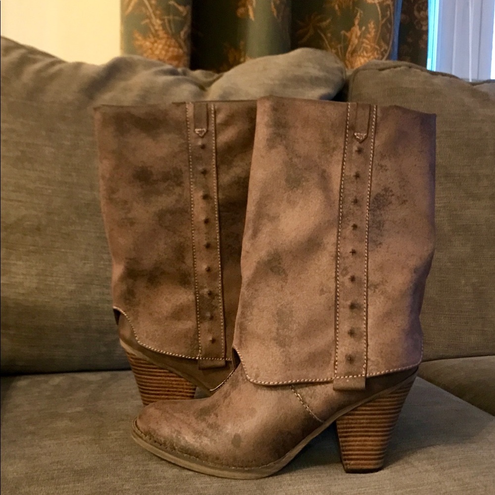 Mia Brown/Tan Boot Size 7